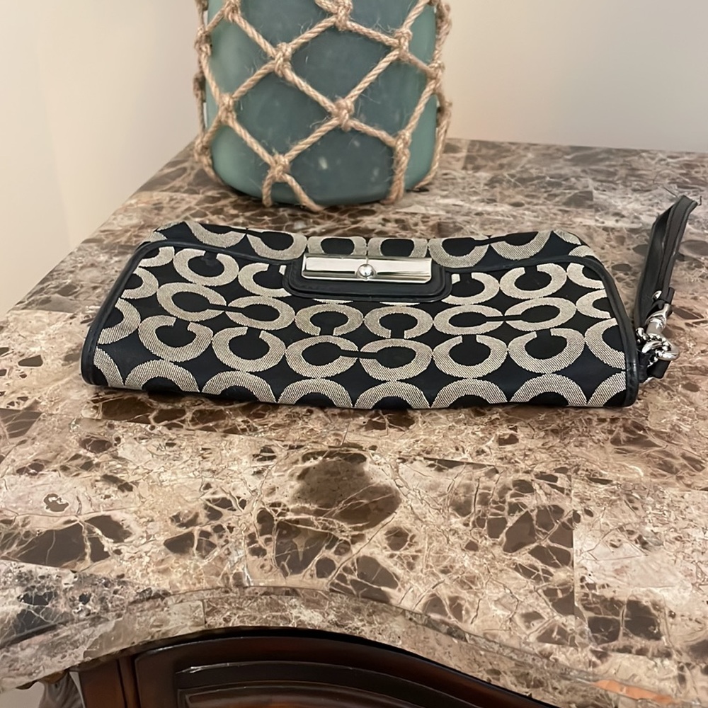 Large Coach wristlet - Picture 11 of 11